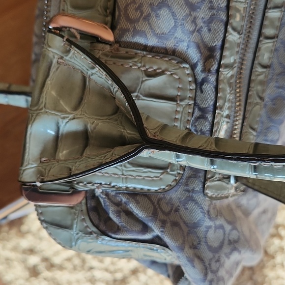 Guess Y2K green bag with bling "G" snap - Picture 16 of 16